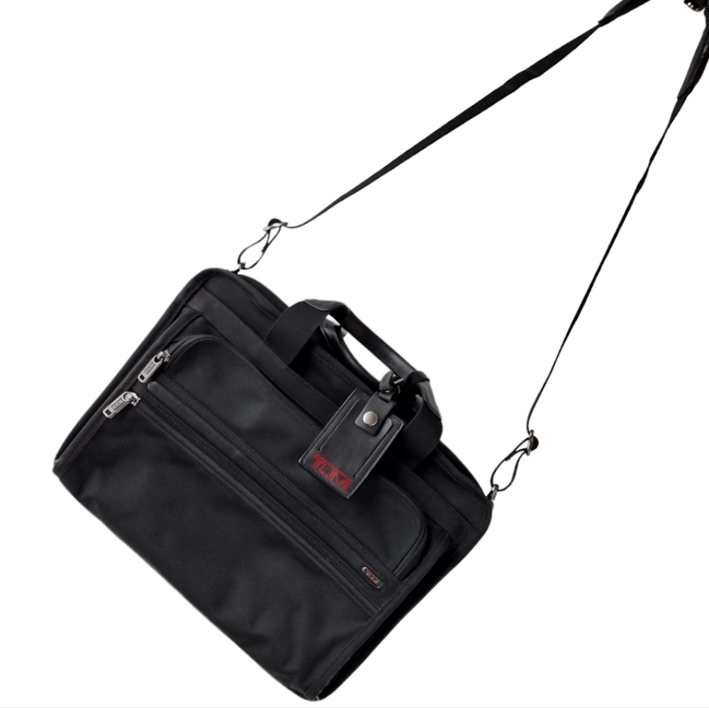 Tumi Alpha Black Essential Brief Laptop Carry on Bag 26130D4 Briefcase 